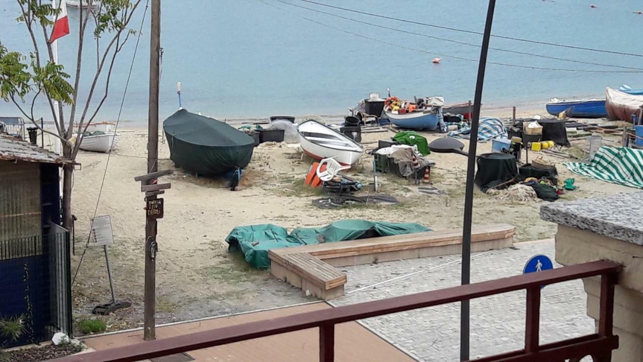 شقة Residenza Lux Fronte Mare فادو ليكوري المظهر الخارجي الصورة