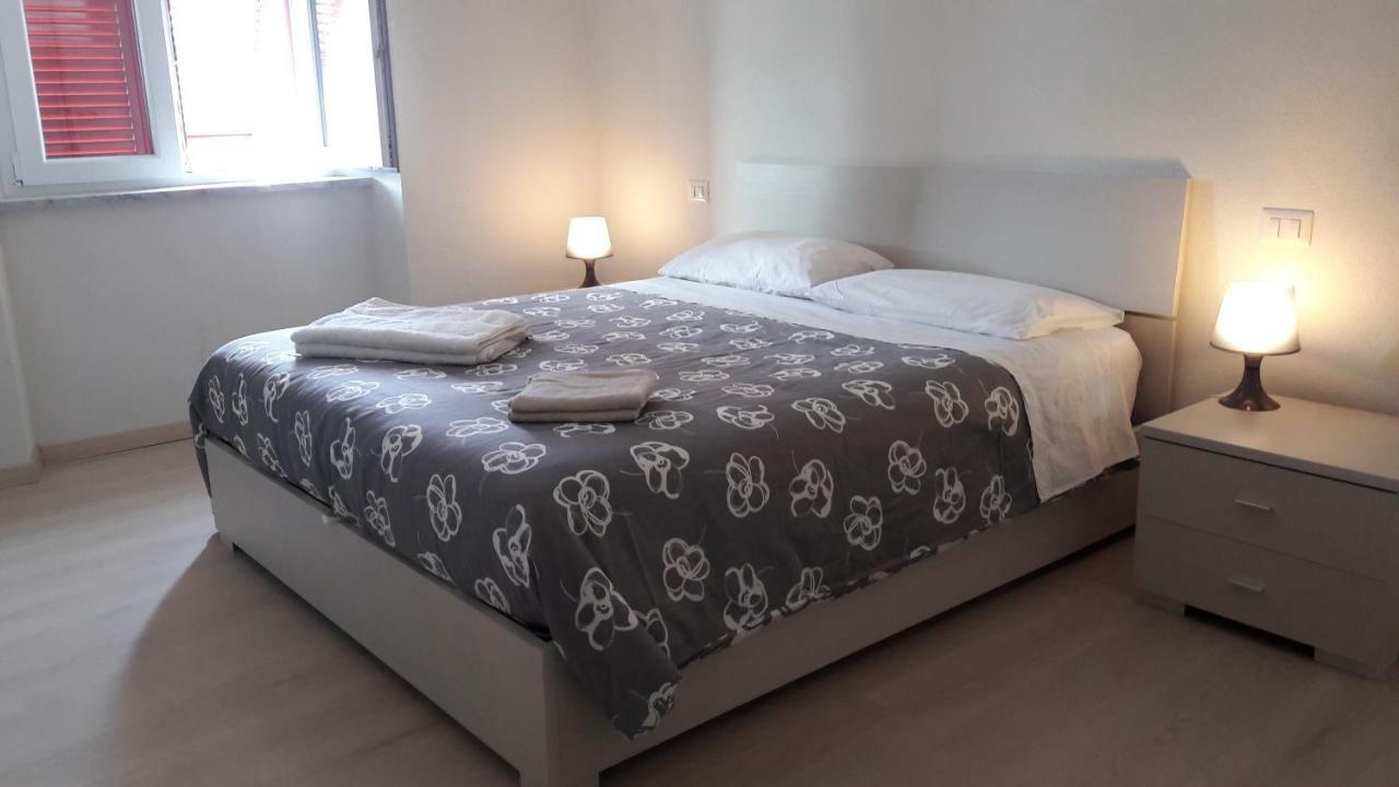 شقة Residenza Lux Fronte Mare فادو ليكوري المظهر الخارجي الصورة